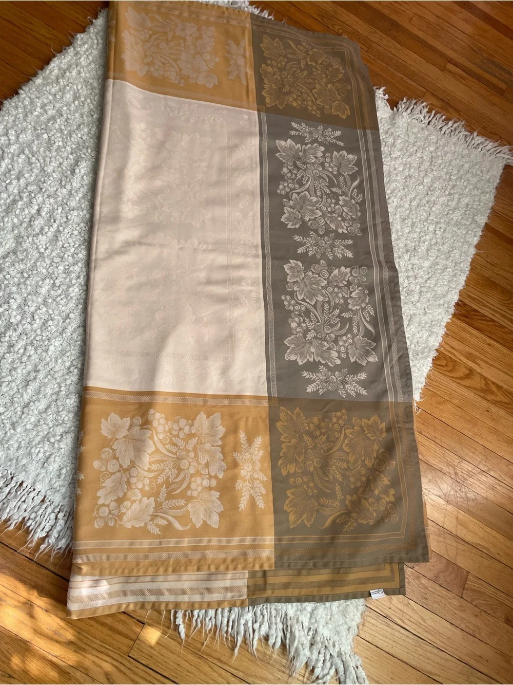 Benson Mills Vintage Tablecloth Oblong 60 x 120 Harvest Jacquard Pattern